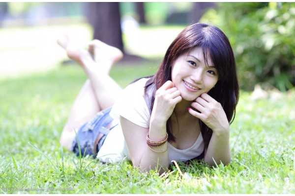 At night, Sheng Sheng tapped her head and looked at him brightly. It might be better for her to listen at this time.